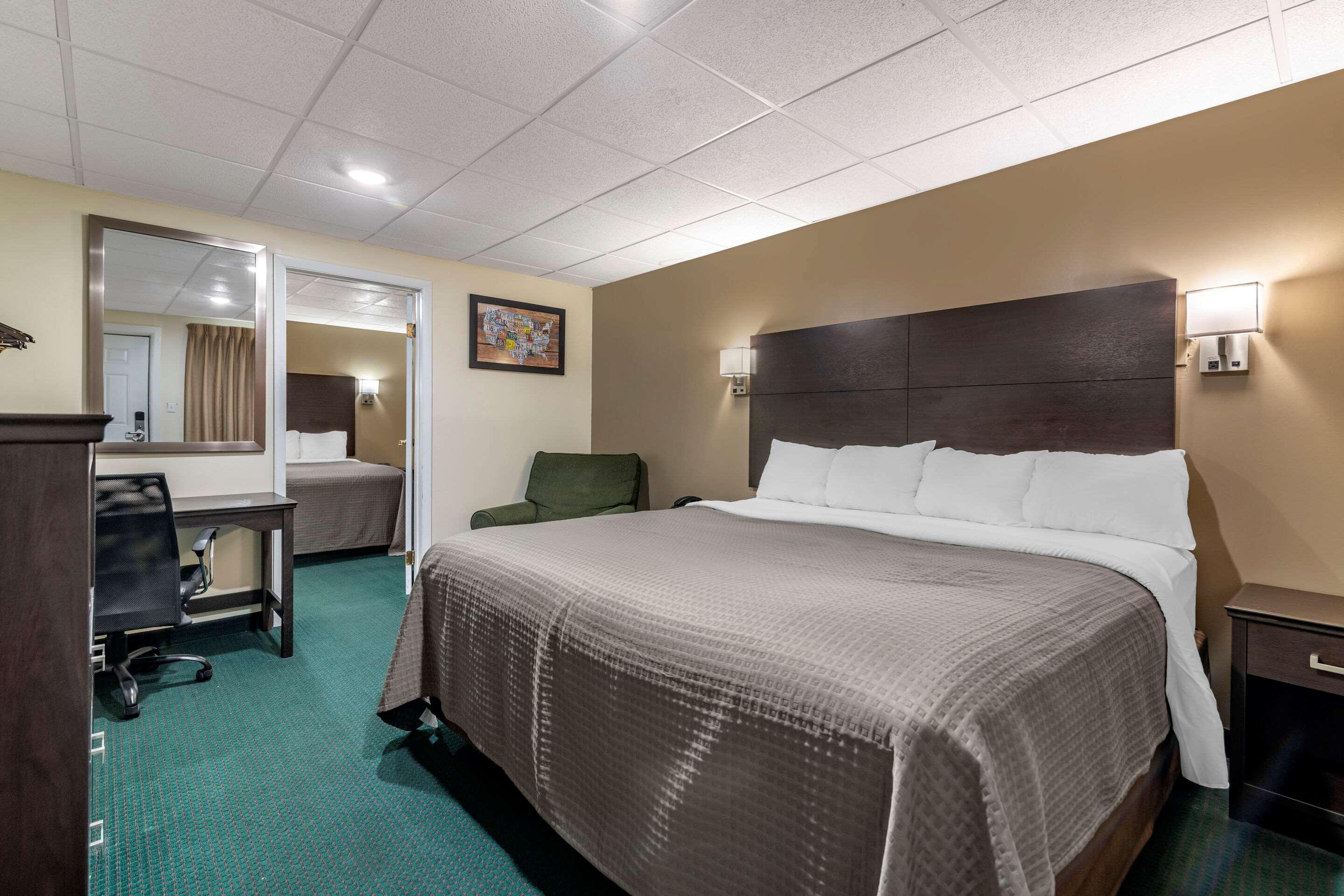 Rodeway Inn Lake George Outlets Eksteriør bilde