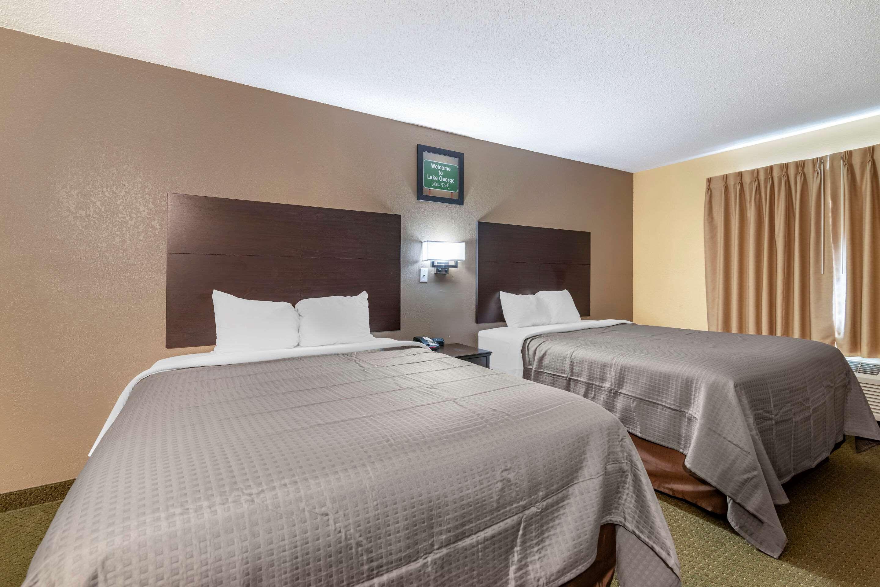 Rodeway Inn Lake George Outlets Eksteriør bilde