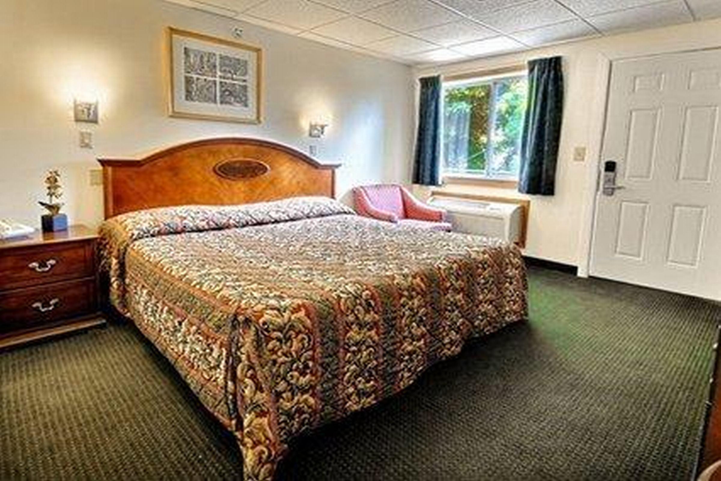 Rodeway Inn Lake George Outlets Eksteriør bilde