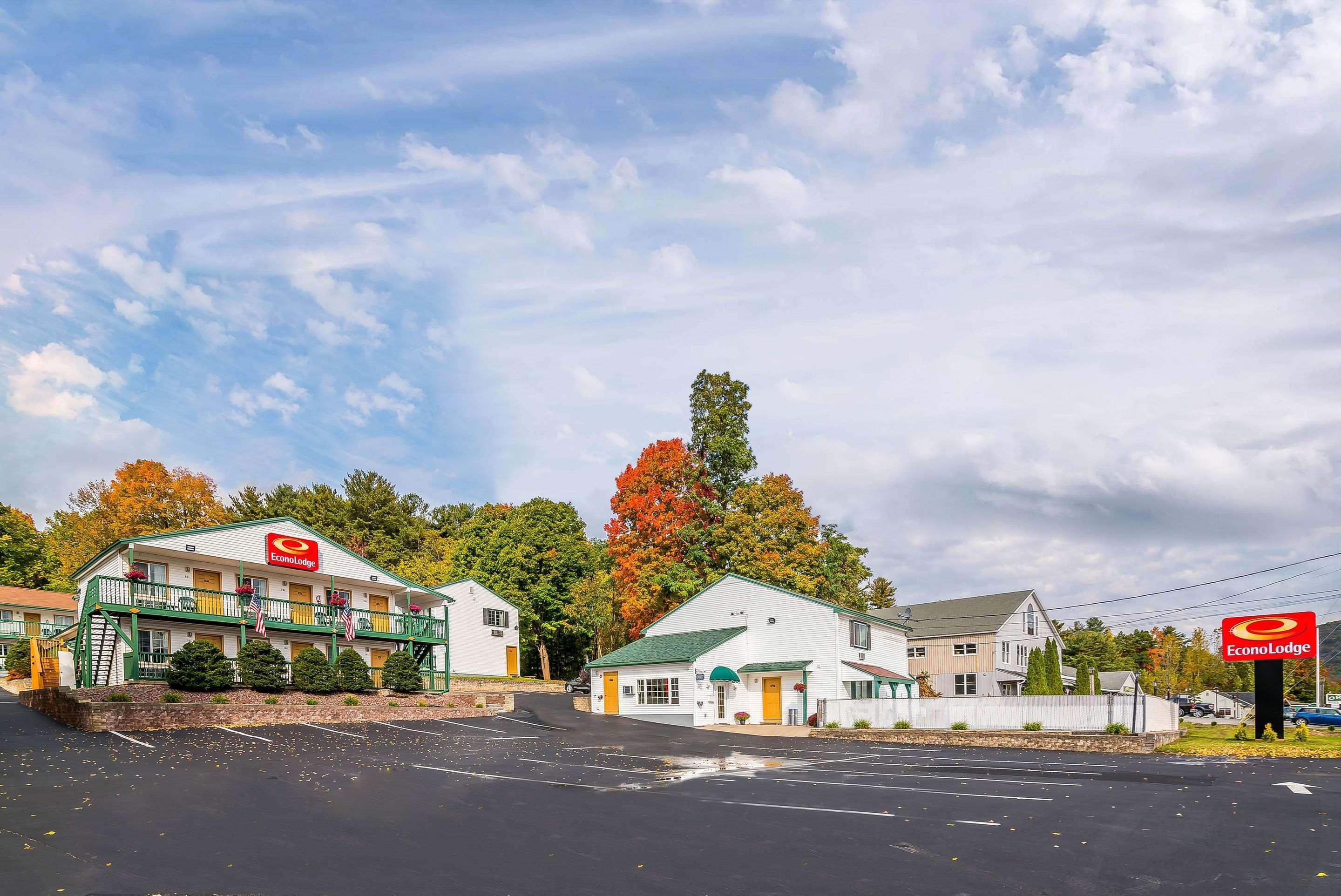 Rodeway Inn Lake George Outlets Eksteriør bilde