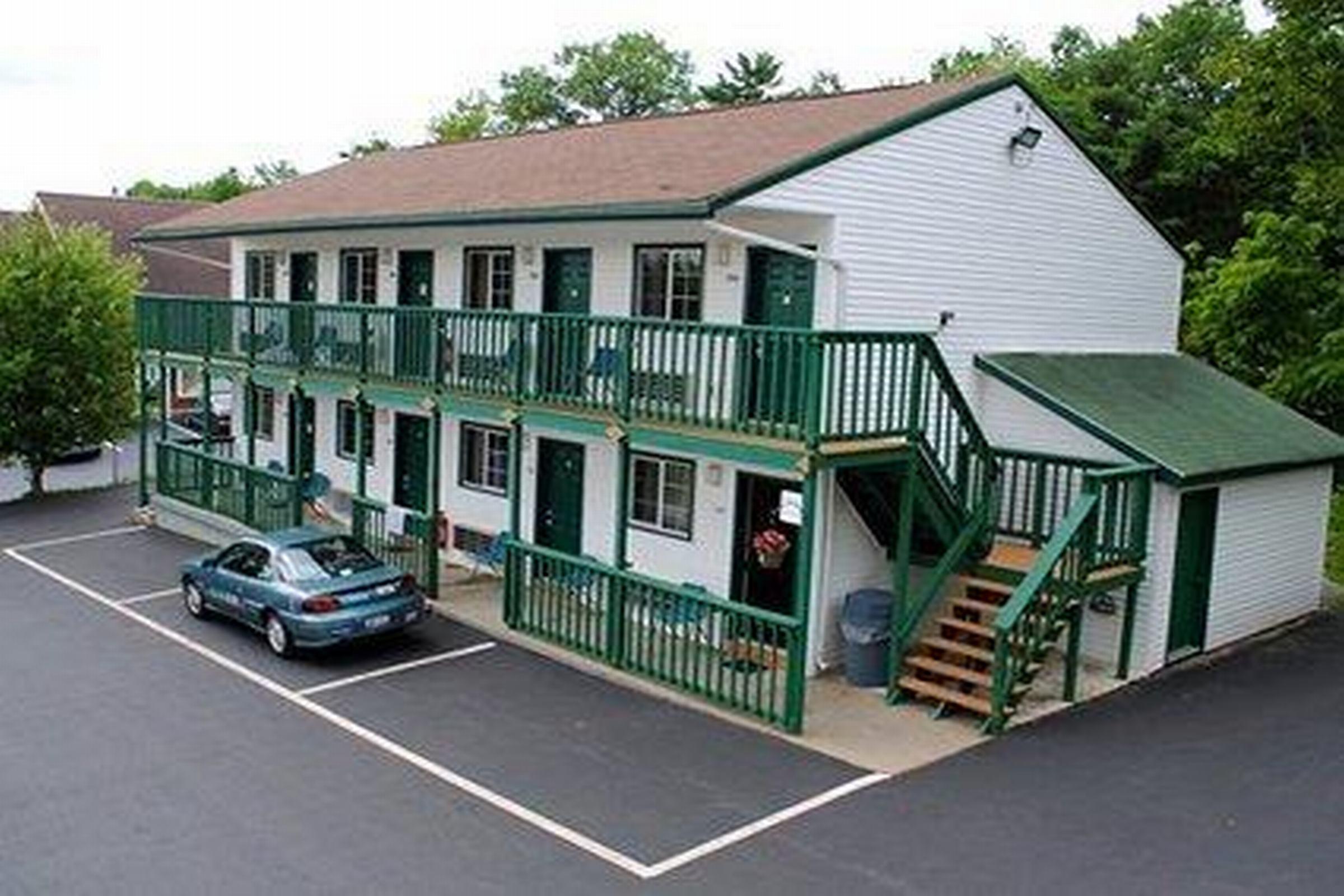 Rodeway Inn Lake George Outlets Eksteriør bilde
