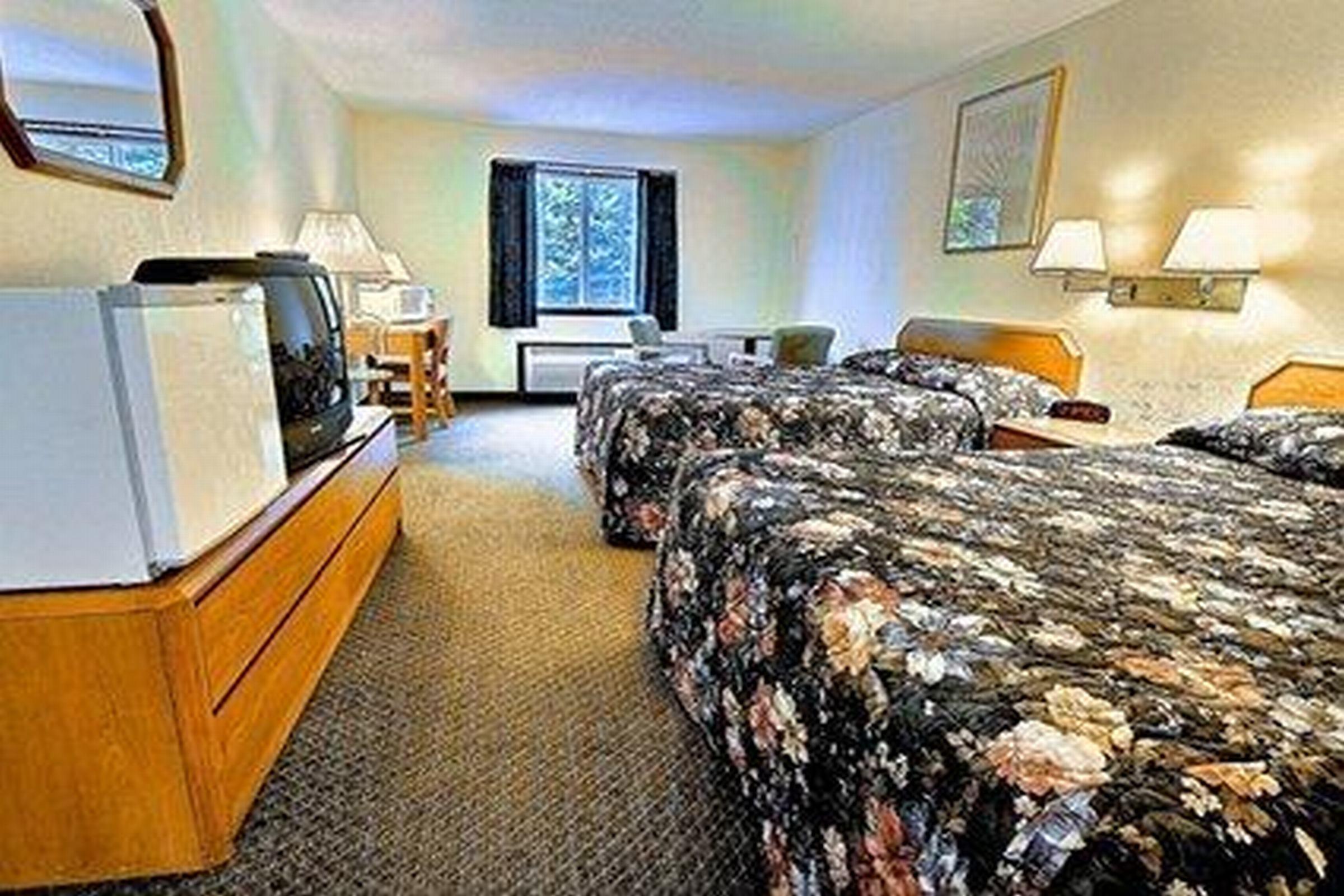 Rodeway Inn Lake George Outlets Eksteriør bilde