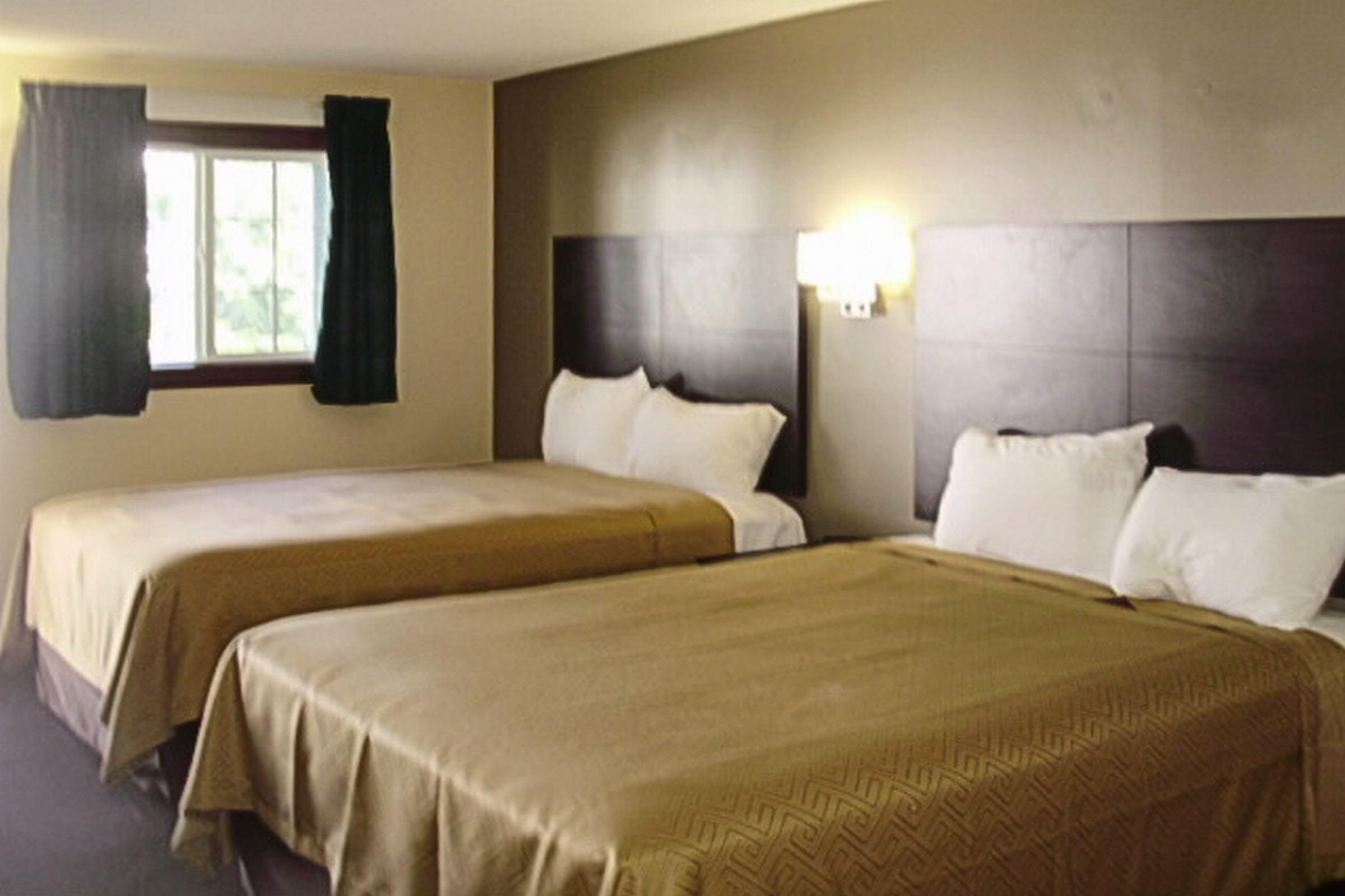 Rodeway Inn Lake George Outlets Eksteriør bilde